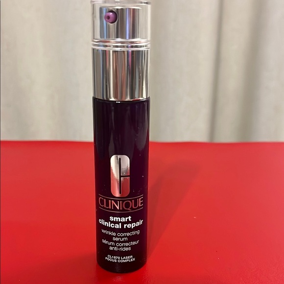 Clinique Smart Clinical Repair Serum in Deep Purple